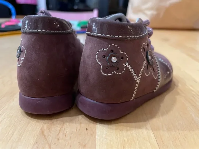 Baskets bordeaux foncé avec fleurs type Kickers - photo numéro 4