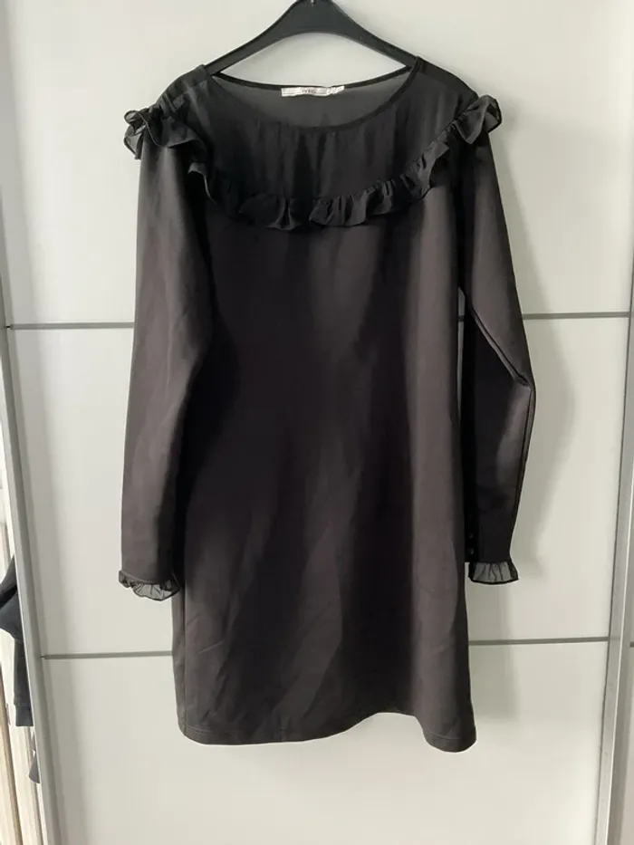Robe noire - photo numéro 2