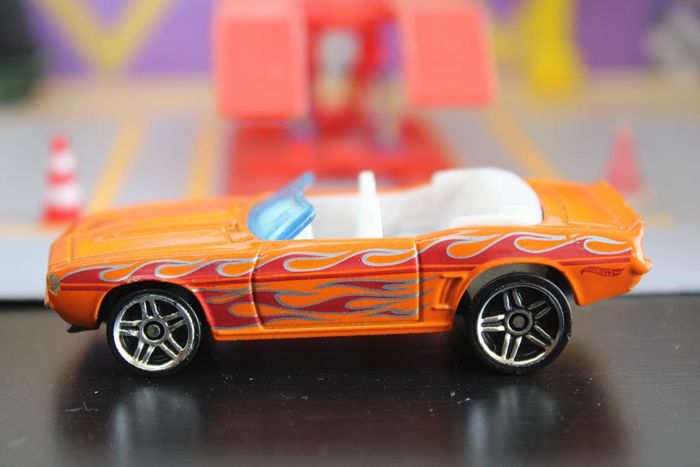 Hot wheels Chevrolet Camaro convertible 69 - photo numéro 2