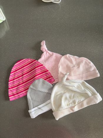 Lot de bonnets naissance fille