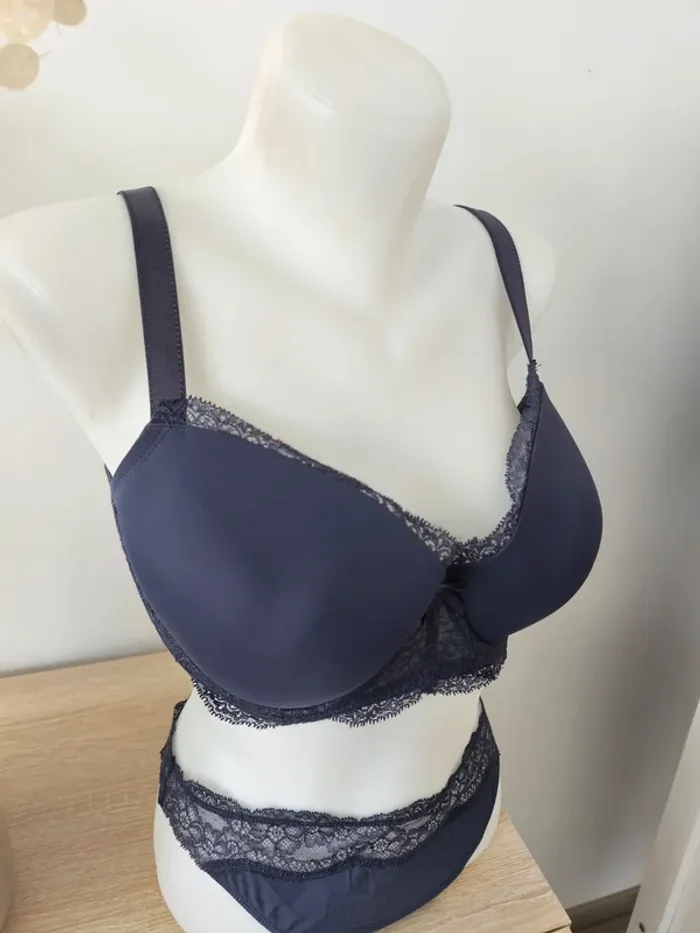 Soutien gorge Etam microfibre et dentelle bas assorti disponible - photo numéro 3