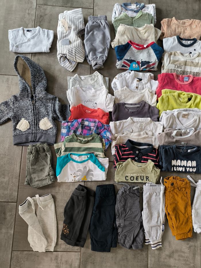 Lot vêtements garçon 1 mois - photo numéro 2