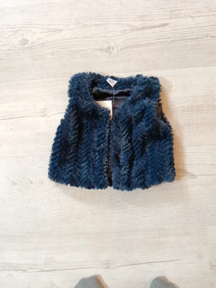 Gilet dans manche  9 mois 71cm NEUF