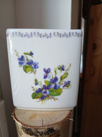 Vase porcelaine de Bavière. Violettes