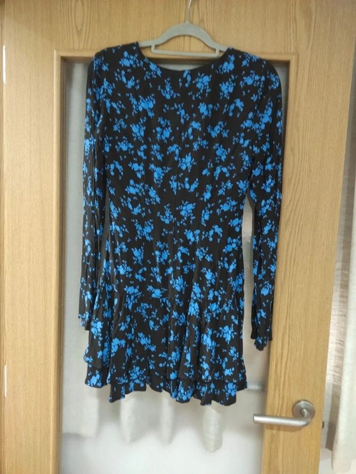 Zara. Robe femme à manches longues imprimée fleurs. Neuve avec étiquettes.