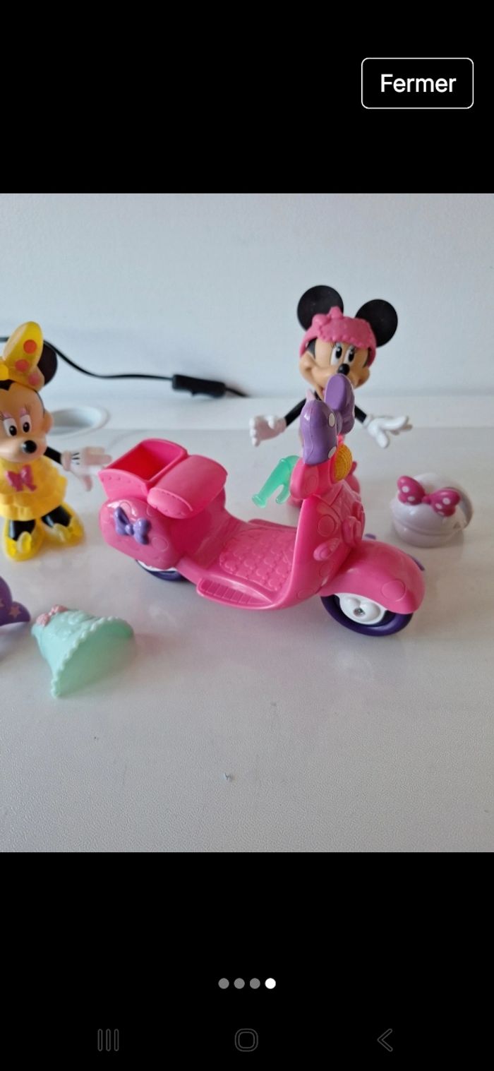 Lot 2 minnies avec scooter et accessoires