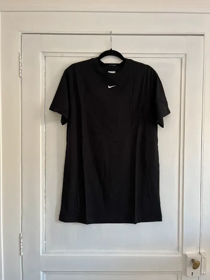 Robe sportwear essential Nike