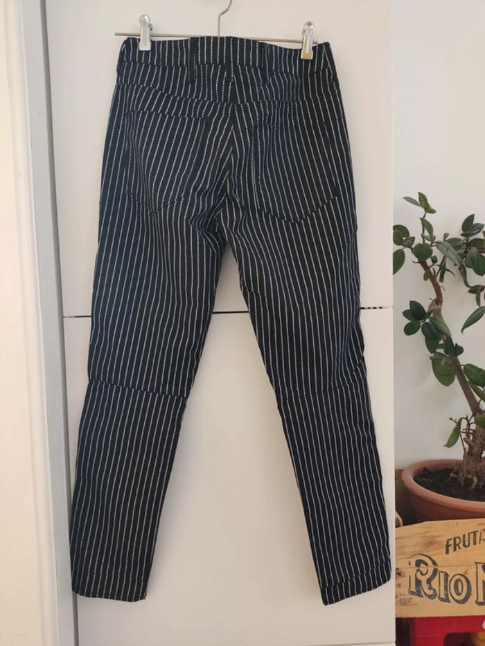 Pantalon g-star noir rayures petits points blancs plissé genoux taille 26/32 - photo numéro 3