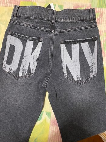 Jean neuf DKNY