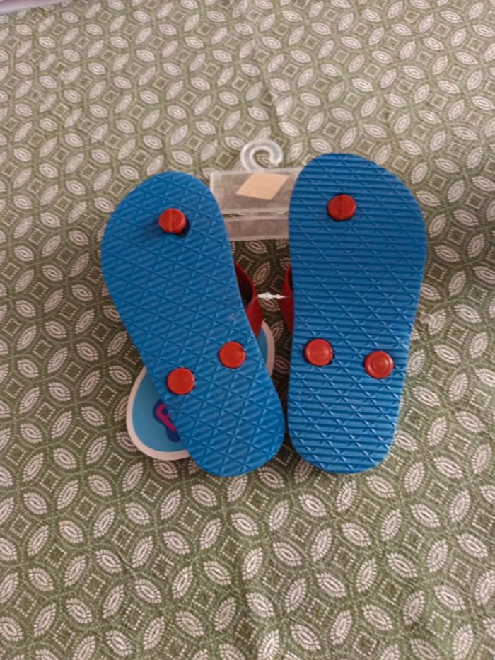 Paire de claquettes neuves Peppa pig taille 24/25 - photo numéro 7