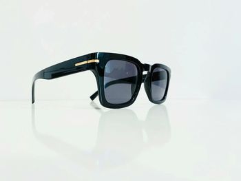 Lunette de soleil homme rectangulaire noire uvprotection catégorie 3