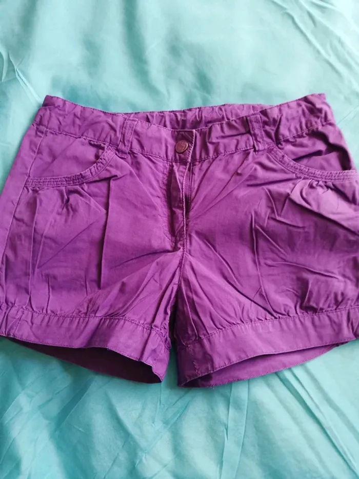 Short violet fille