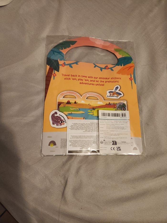 Livre gommettes dinosaure reutilisables - photo numéro 2