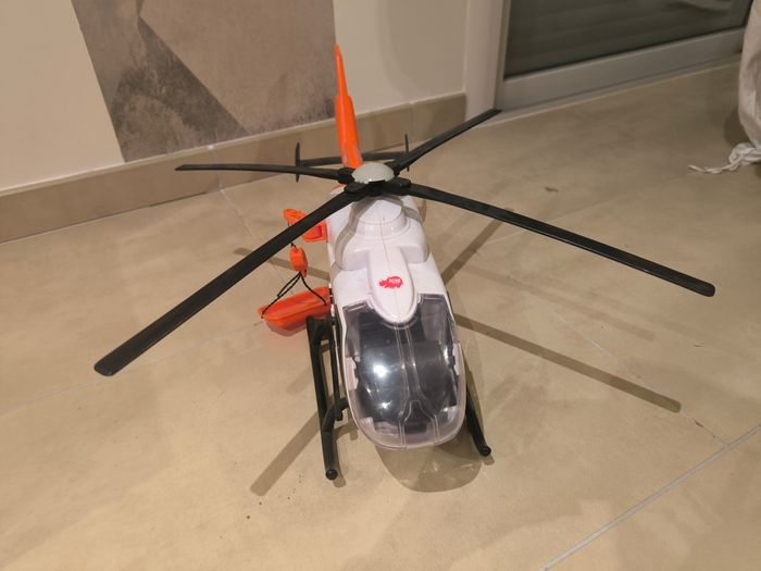 Hélicoptère grand format - photo numéro 2
