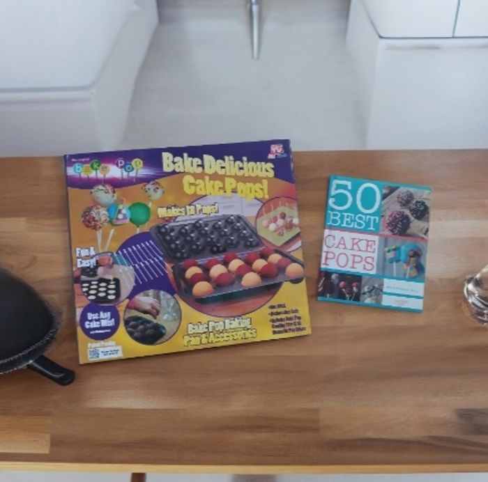 Appareil à cake pops avec livre recettes et support - photo numéro 2
