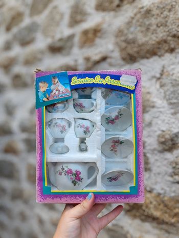 Dinette en porcelaine service à thé