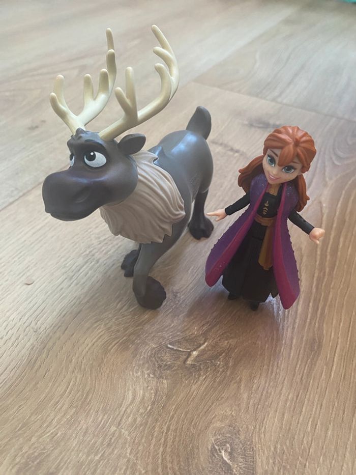 Petit lot reine des neiges Anna et Sven le renne Disney