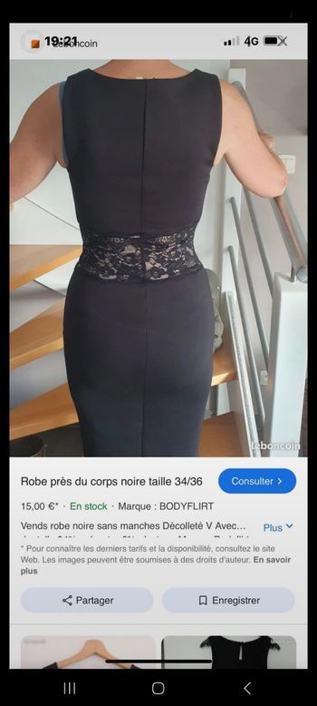 Vends robe noir taille tout en dentelle très classe arrive au genoux