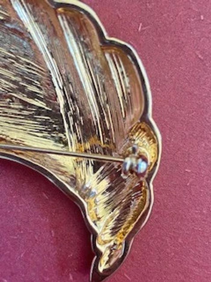 Broche vintage lune en métal doré et strass argenté - photo numéro 8