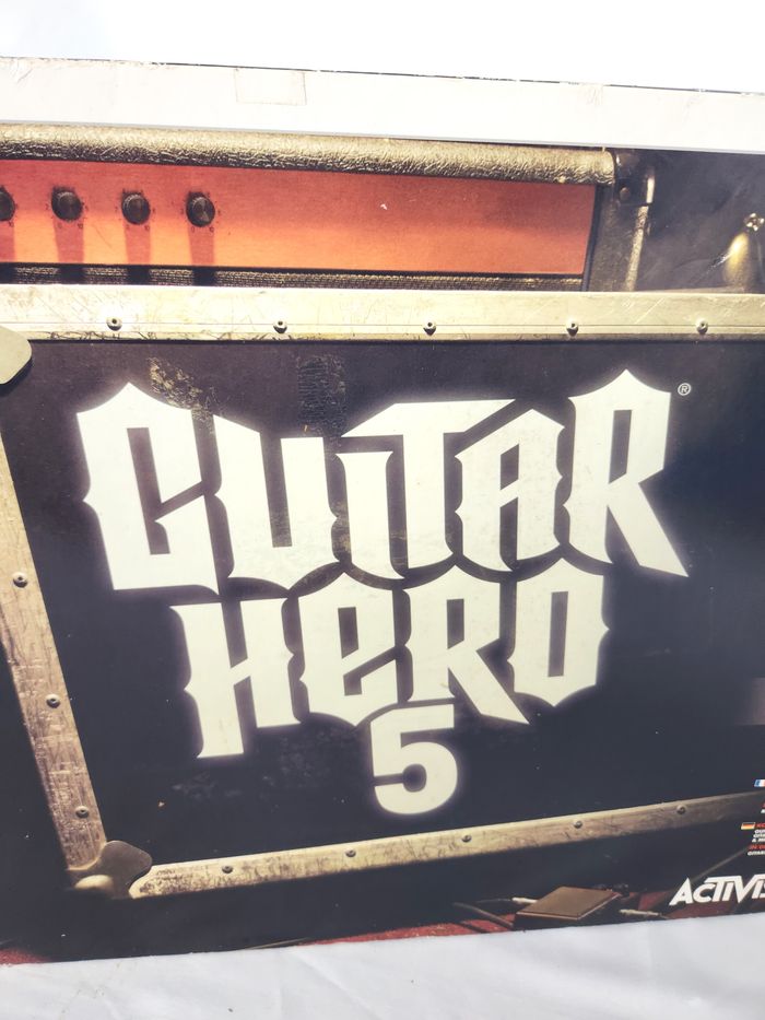 Guitar Hero 5 Nintendo Wii - Jeu + Guitare - photo numéro 2