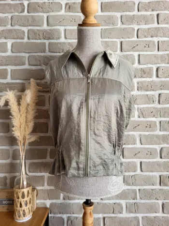Veste chemise sans manches satinée kaki Formul' - Neuve et Made in France