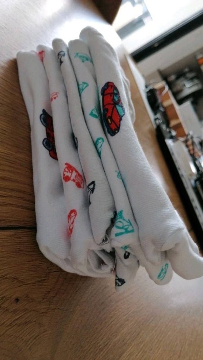 Lot de 5 body's 3mois manches courtes - photo numéro 2