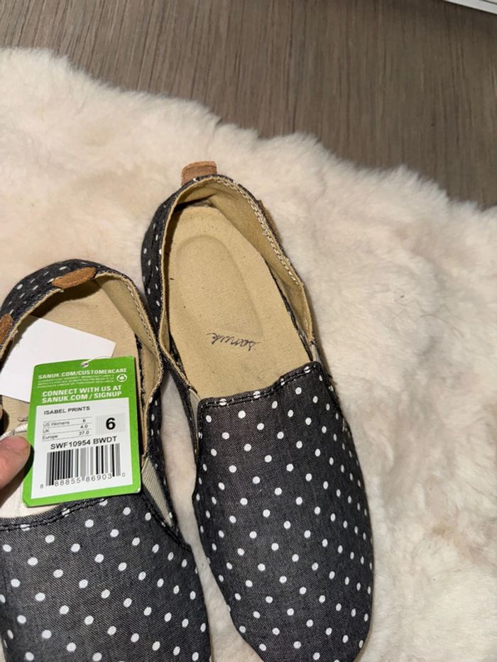 Magnifique chausson confortable de la marque sanuk neuf - photo numéro 3