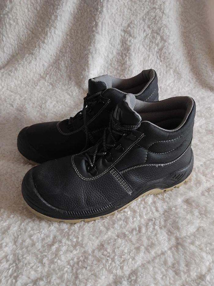 🥾 Chaussures de sécurité - Pointure 43 - photo numéro 2