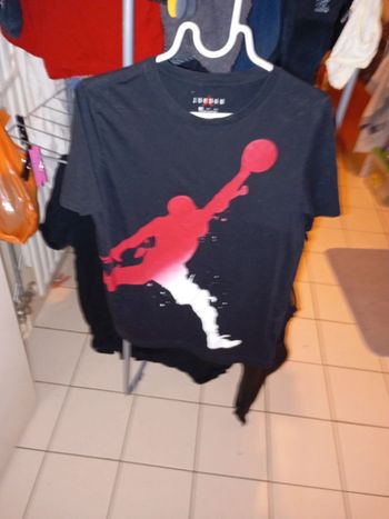 T shirt Jordan en tbe état neuf