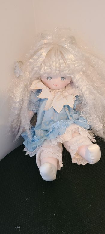 POUPEE EN CHIFFON MUNDIA DE 35 CMS SERIE LES FEERIQUES