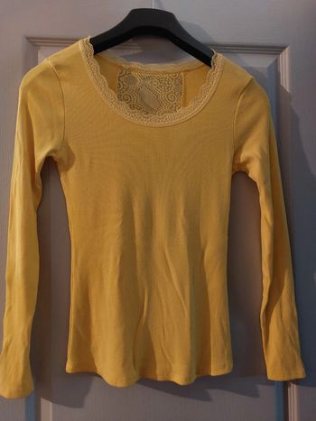 Joli haut Manches longues avec dentelle Neuf ! Taille 1