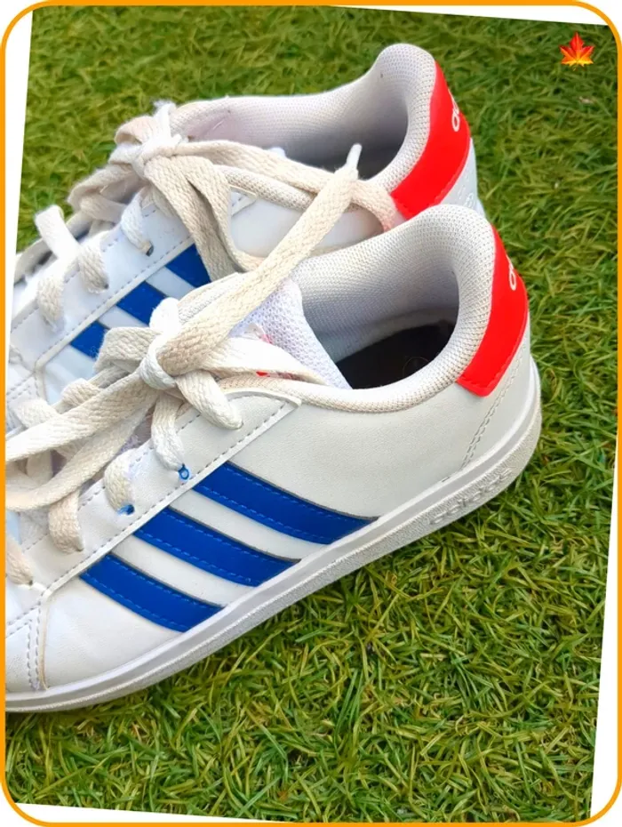 Basket Adidas enfant 31 et demi - photo numéro 4