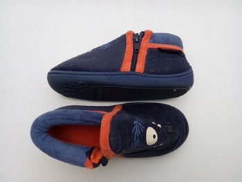 Chaussons garçon marque isotoner hiver, montantes,  taille 25, fermeture éclair, marine, orange, motif monstre