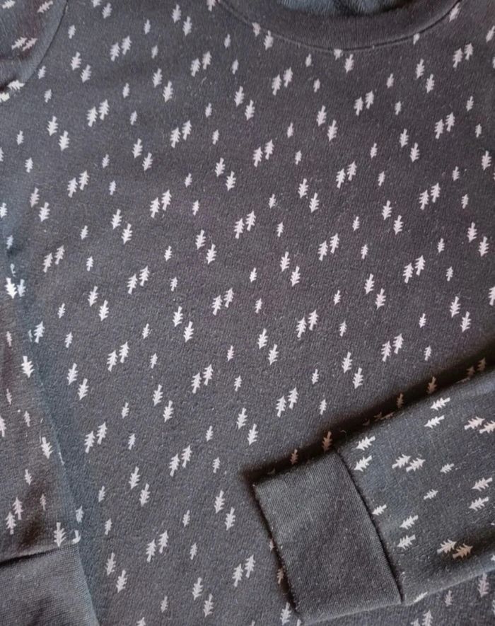 Sweat noir motif sapin - photo numéro 3