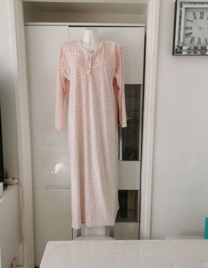 🩷🤍Jolie Chemise De Nuit Touché Très Doux 🩷🤍 - photo numéro 5