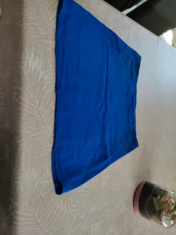 Jupe courte Naf Naf de couleur bleu électrique 40