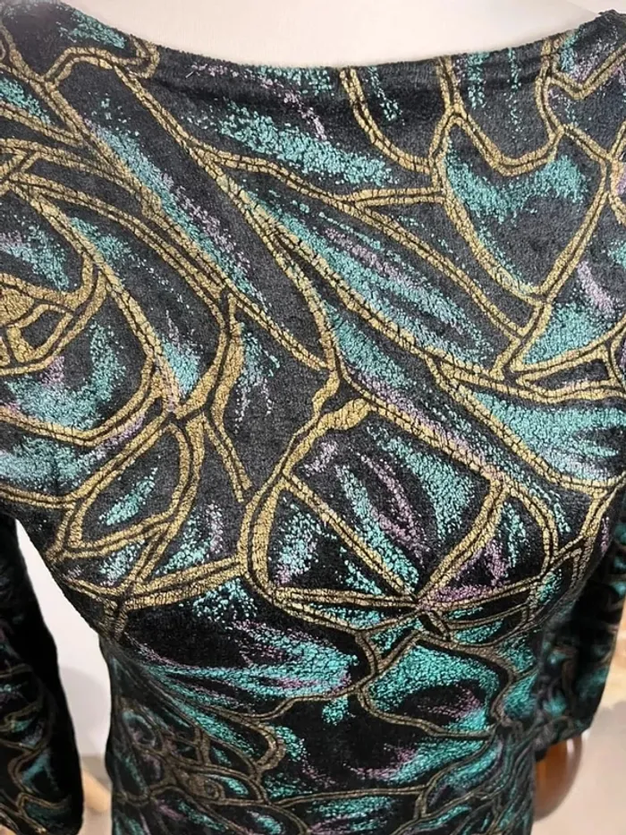 Robe moulante noire et brillante - photo numéro 2