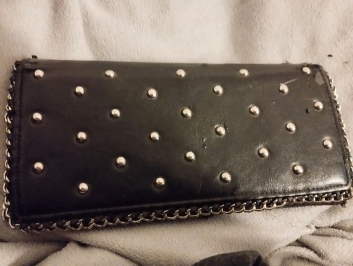 Pochette noire cloutée