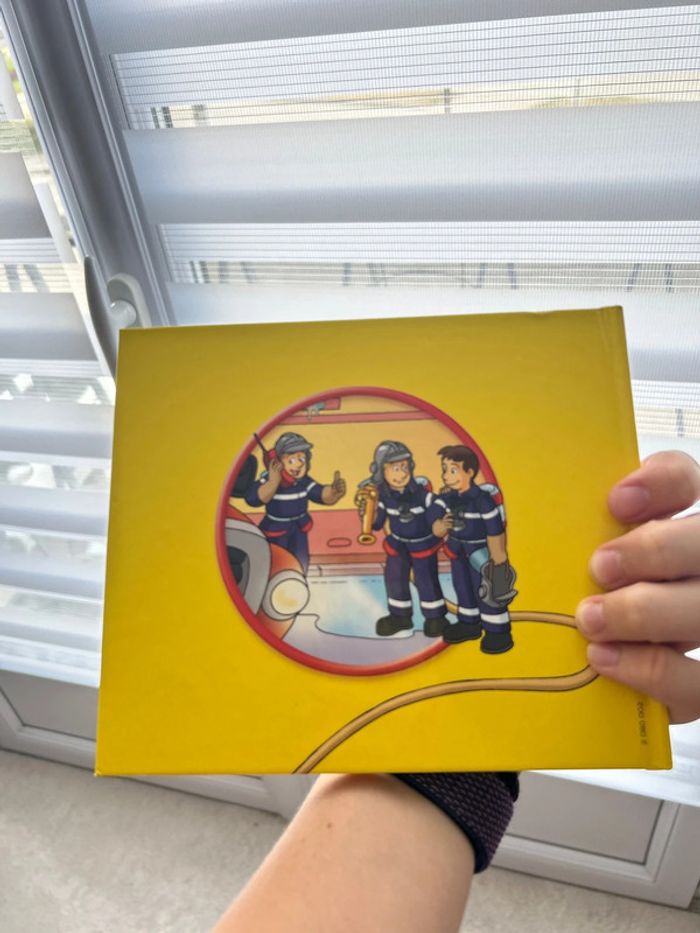 Lot de 2 livres sur les pompiers - photo numéro 3