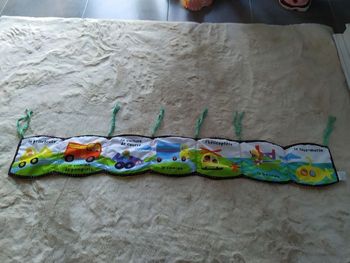 Tour de lit ou de parc ou livre Usborne