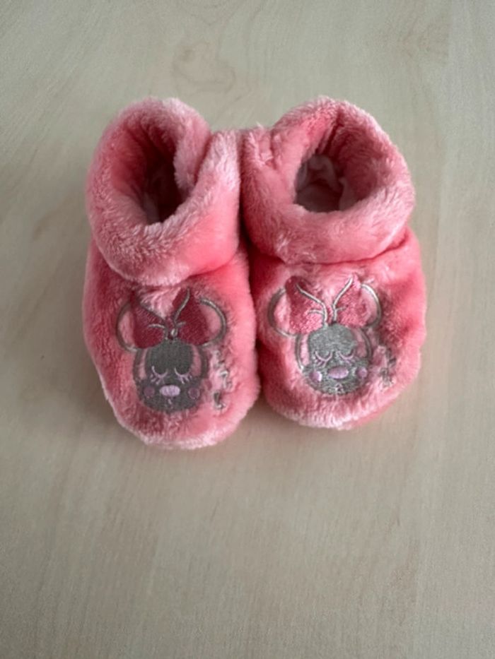 Chaussons rose minnie 6/9 mois - photo numéro 2