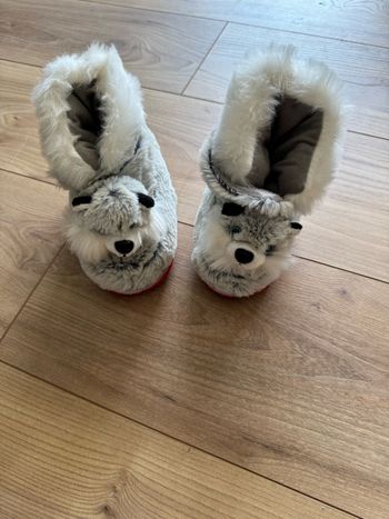 Chaussons peluche chien