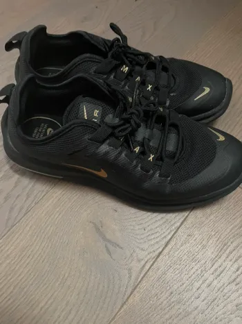 Baskets Nike Noires