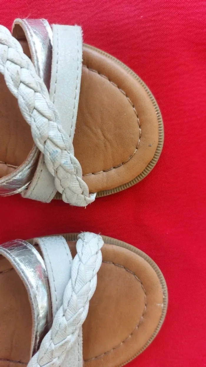 Nu pied blanc et argenté - photo numéro 3
