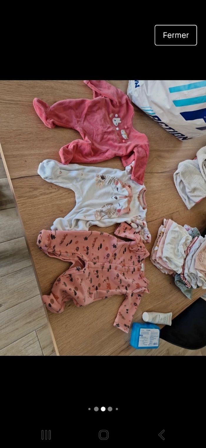 Lot bodies et pyjamas 3 mois - photo numéro 8