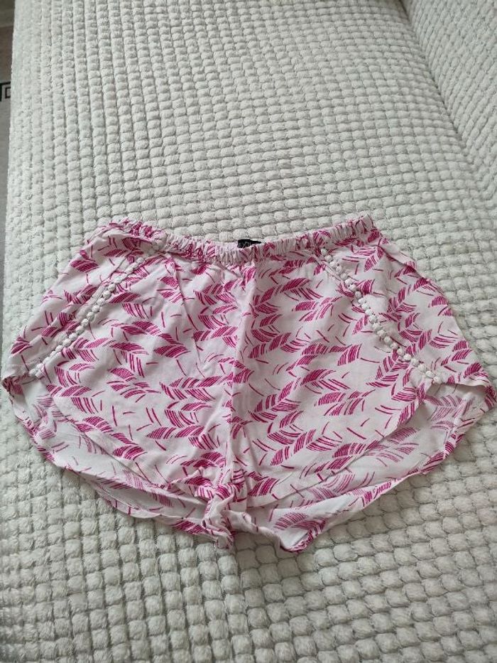Short fille en très bon état taille XS