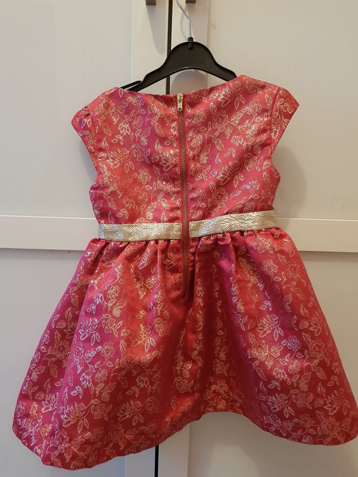 Robe avec détails dorés - photo numéro 2