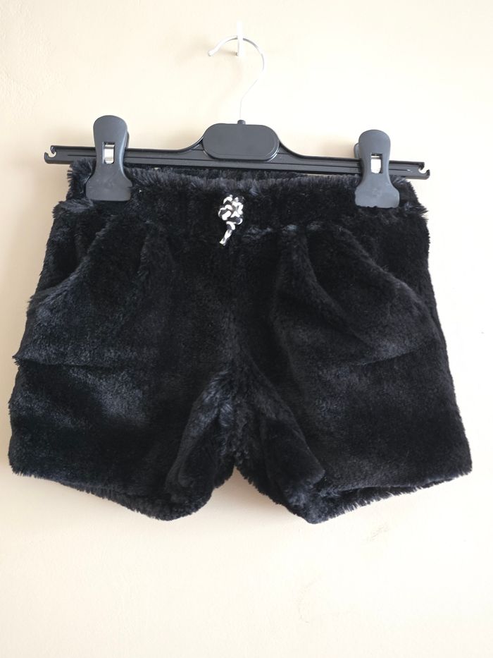 Short fille