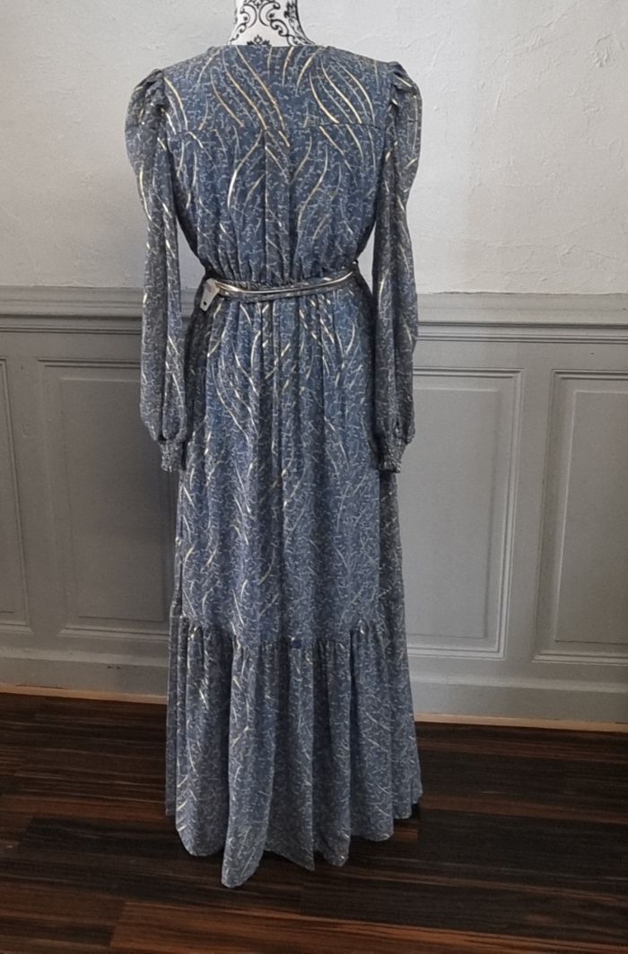 robe longue d'été ou cérémonie fluide bleu fleuri et or
Taille 36/38 - photo numéro 5