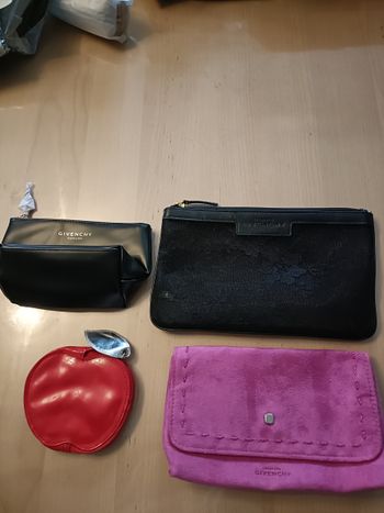 4 POCHETTES GIVENCHY ET NINA RICCI
